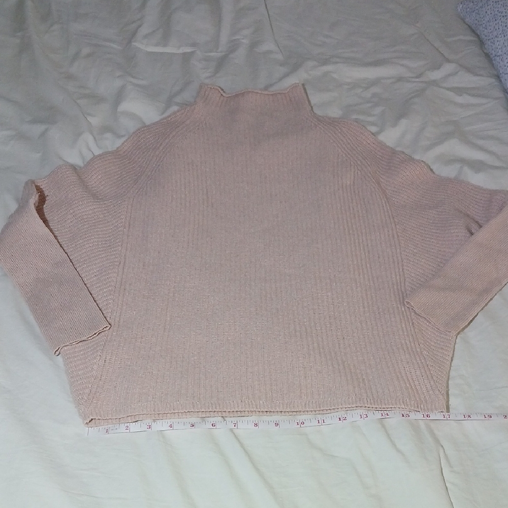 Club Monaco 100% Chashmere Cropped Sweater